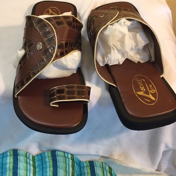 Brown slippers for men main image 10